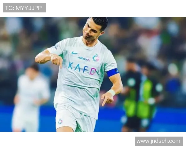 全球足球明星谁的名气最高引发球迷热议和讨论